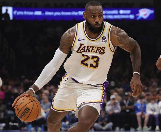 湖人危急还得他来救火！39岁老詹独砍40分再创历史