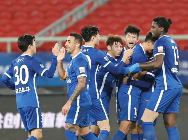 【中超】巴西三叉戟先后建功 三镇3比0梅州再度登顶